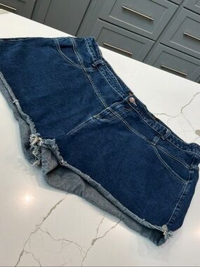 Classic Harley Style Chic Denim Size 24 Dark Blue Denim Jean Shorts for Women
